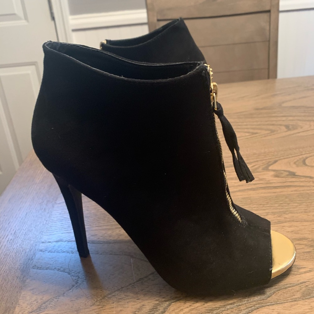 Never worn Mossimo open toe booties